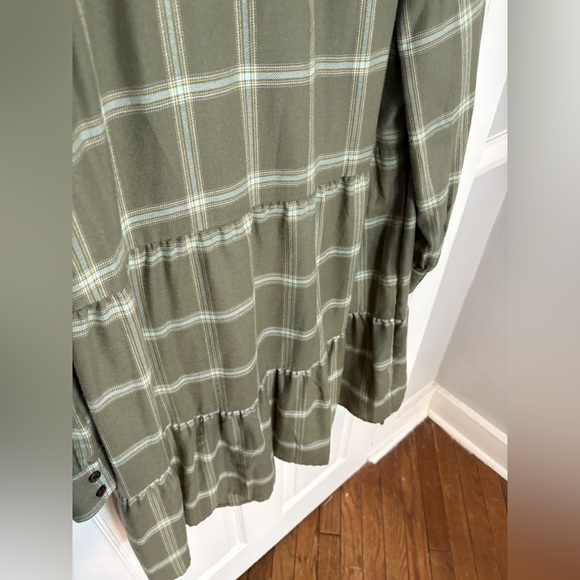 LOFT Olive Green Plaid Tiered Shirtdress | Size Large Petite | Fall-Ready Flowy - Picture 10 of 13